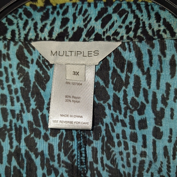 Multiples Plus Size 3X Crinkle Animal Print V-Neck 3/4 Sleeve Button Top - Picture 7 of 7